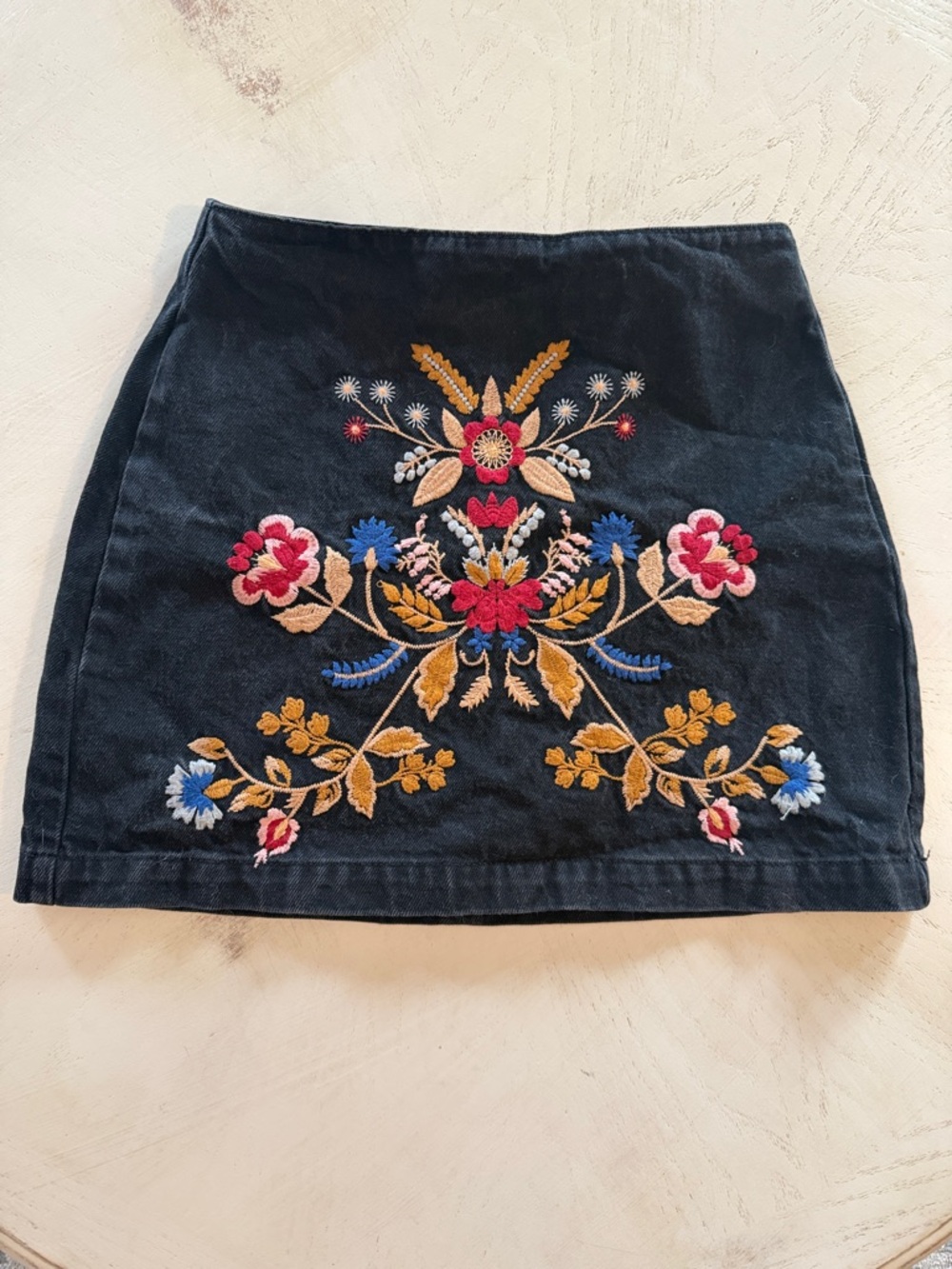 Topshop Black Mini Skirt with Multicolor Floral Embroidery size euro 36/US 4